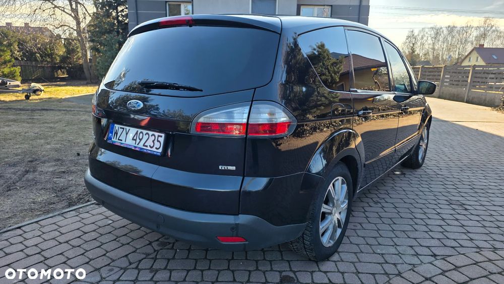 Ford S-Max - 17