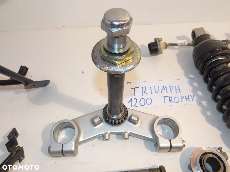 Triumph 1200 Trophy stelaż kolektor wydechowy mocowanie bagażnik amortyzator tył zacisk kluczyk wlew - 15