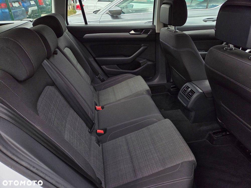 Volkswagen Passat Variant 2.0 TDI EVO Business - 5