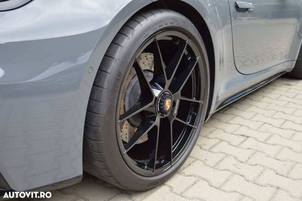 Porsche 911 Targa 4 GTS PDK - 27