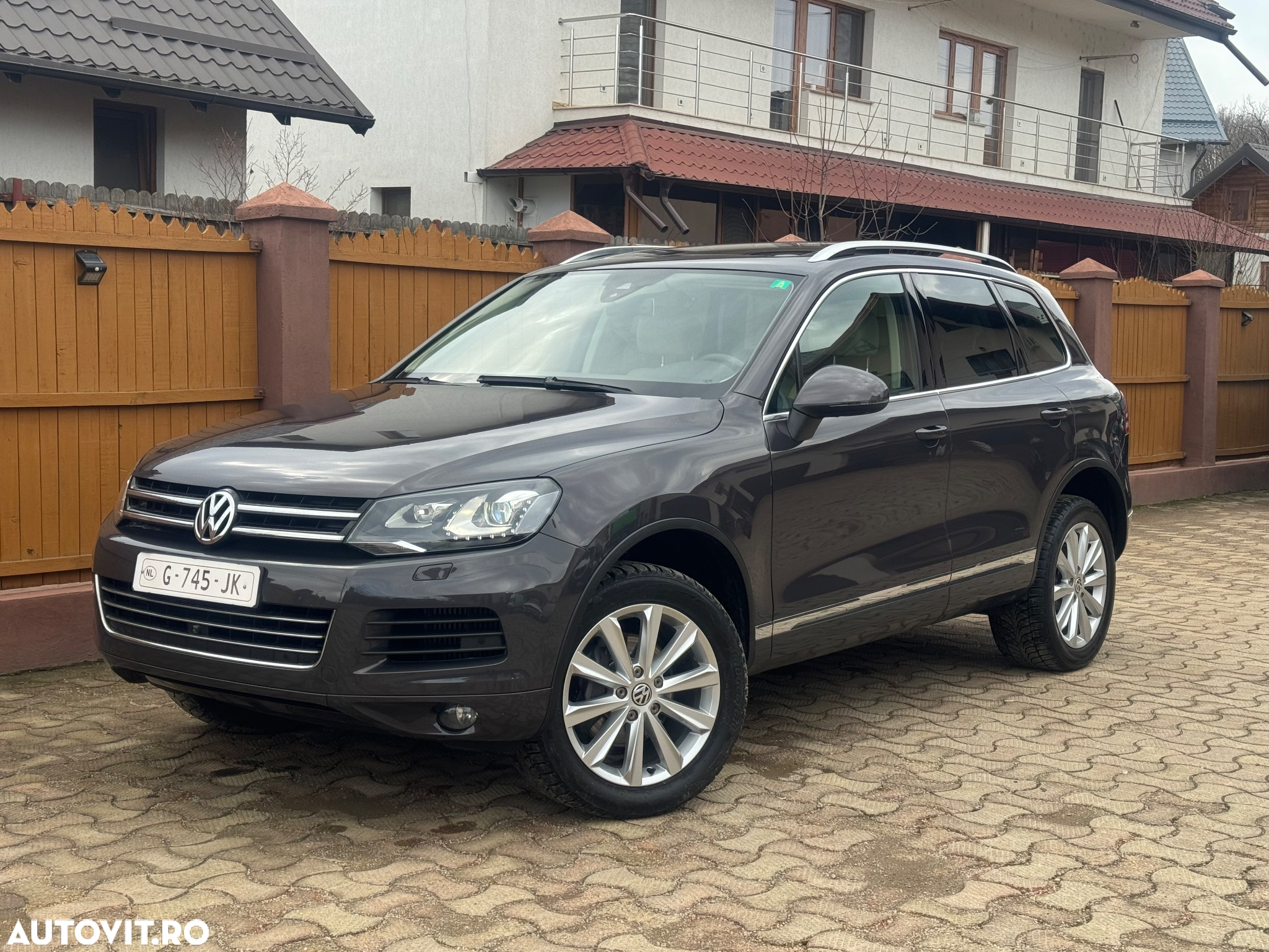 Volkswagen Touareg - 2