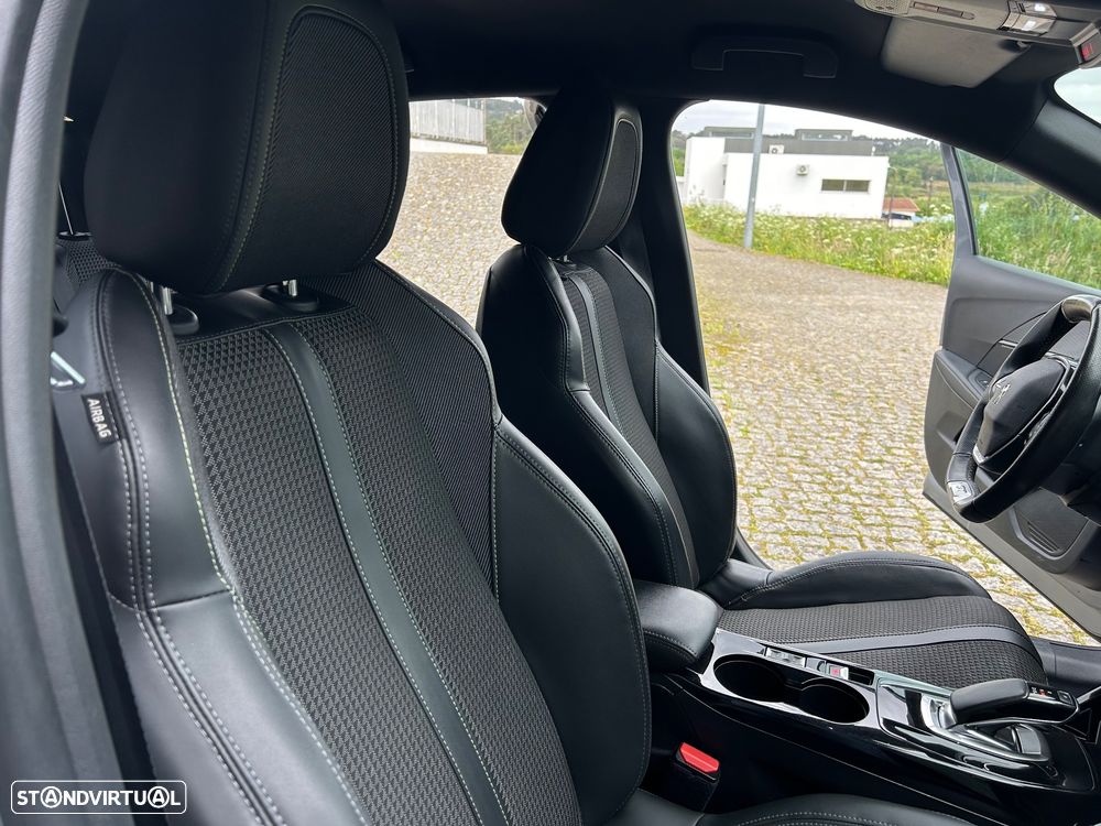 Peugeot e-208 GT - 20