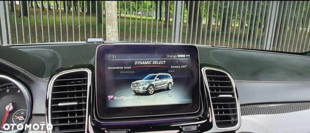 Mercedes-Benz GLS - 32