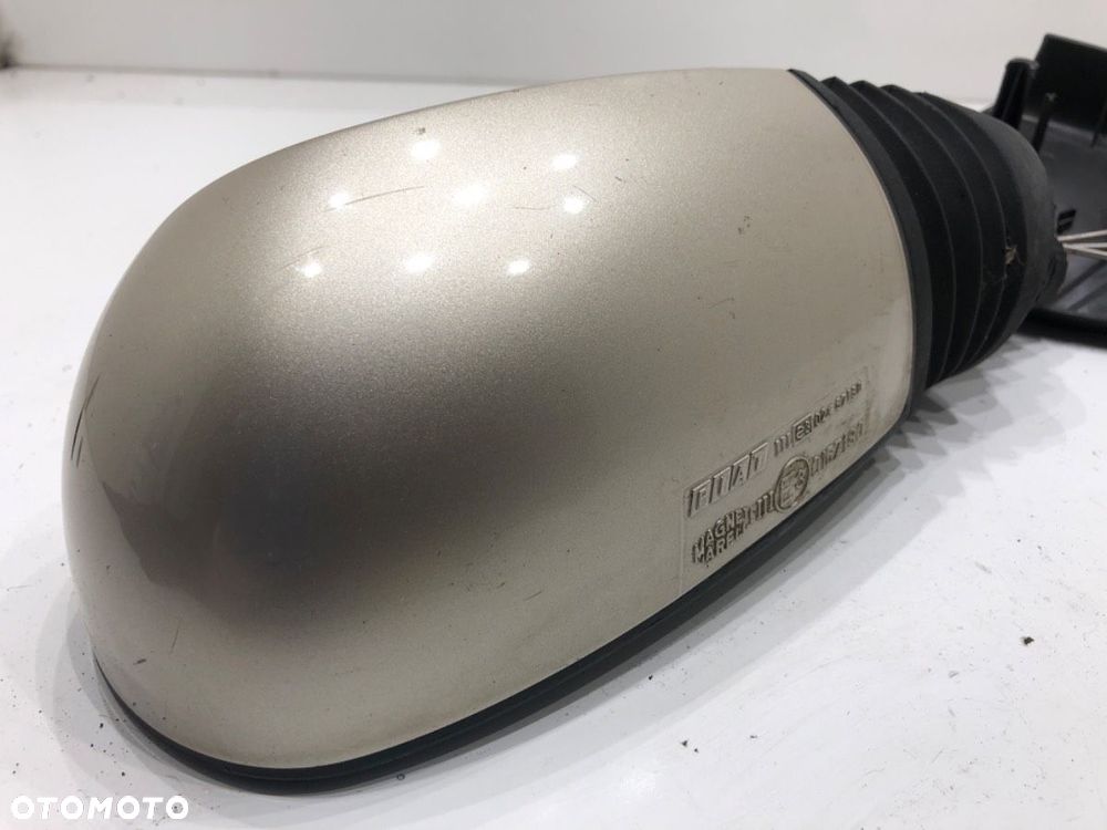 LUSTERKO PRAWY - 45.00 PLN - FIAT PUNTO (188_) 1999 - 2012 1.2 60 (188.030, .050, .130, .150, .230, - 3