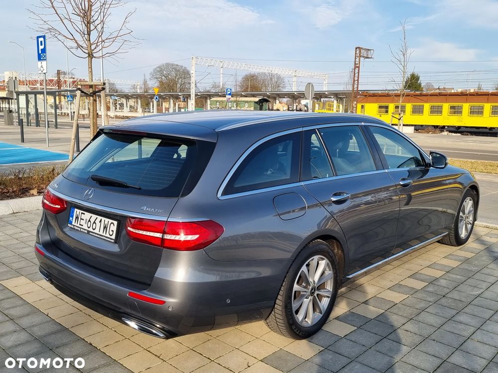 Mercedes-Benz Klasa E 220 d 4-Matic 9G-TRONIC - 4
