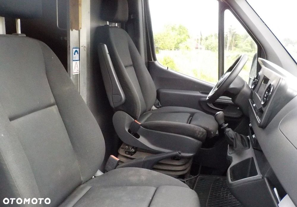Mercedes-Benz Sprinter - 22