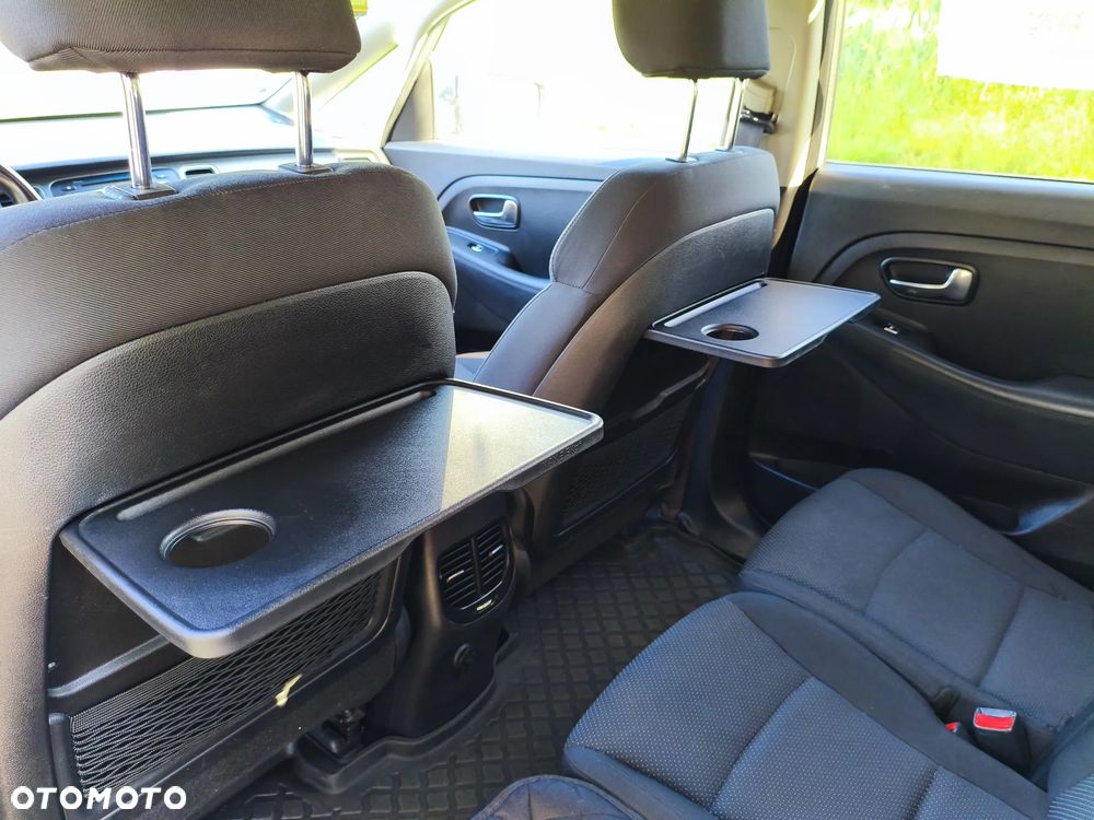 Kia Carens - 34