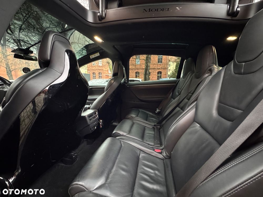Tesla Model X - 8