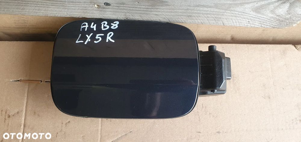Klapka wlewu paliwa Audi A4 B8 LX5R 8K0809999A - 1