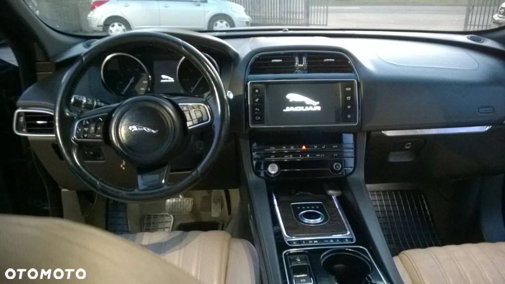 Jaguar F-Pace 2.0 i4D AWD Prestige - 13