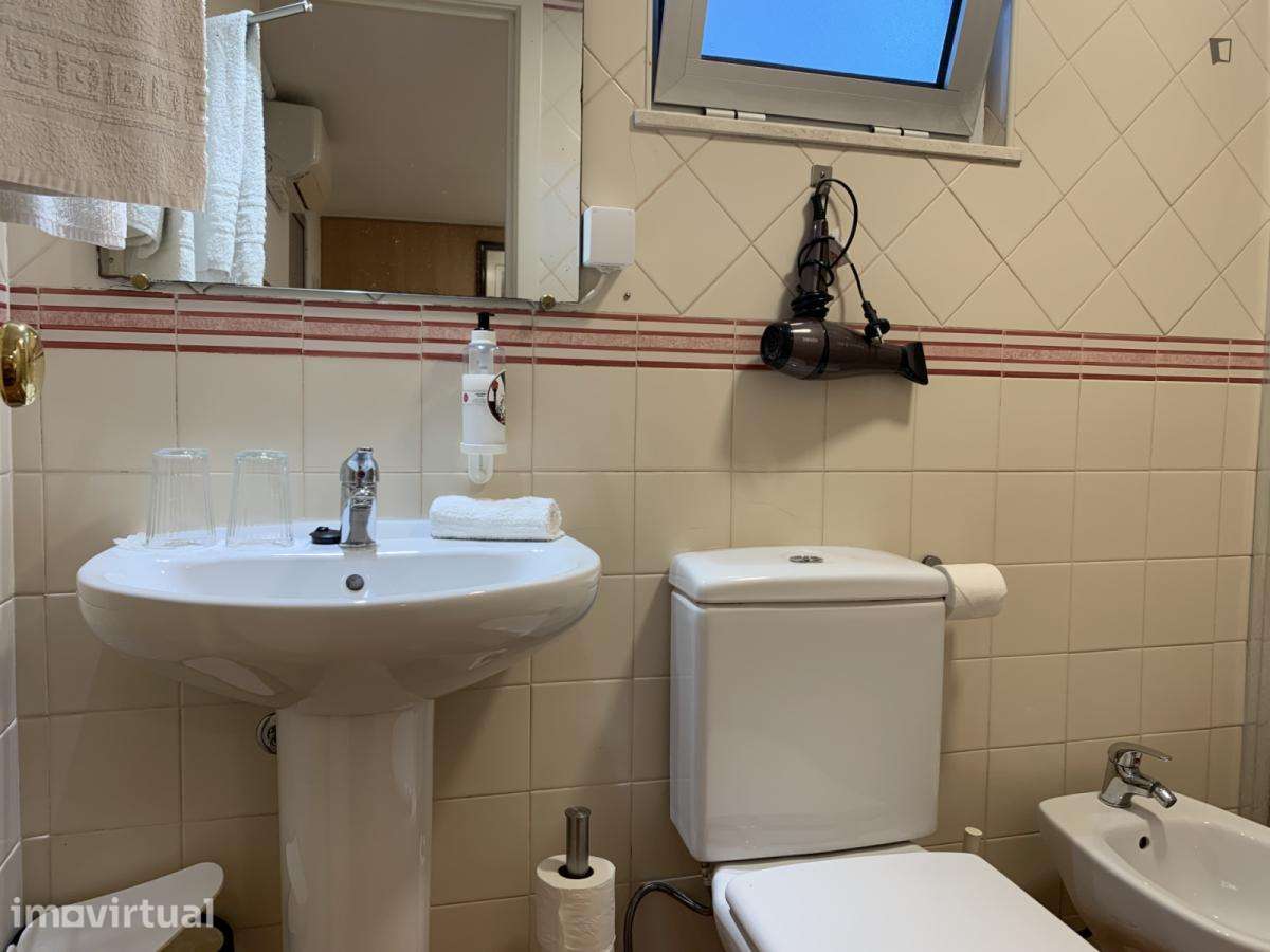 Quarto - localizado em Benfica Lisbon - Grande imagem: 4/18