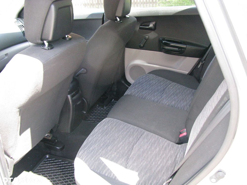Kia Ceed - 4