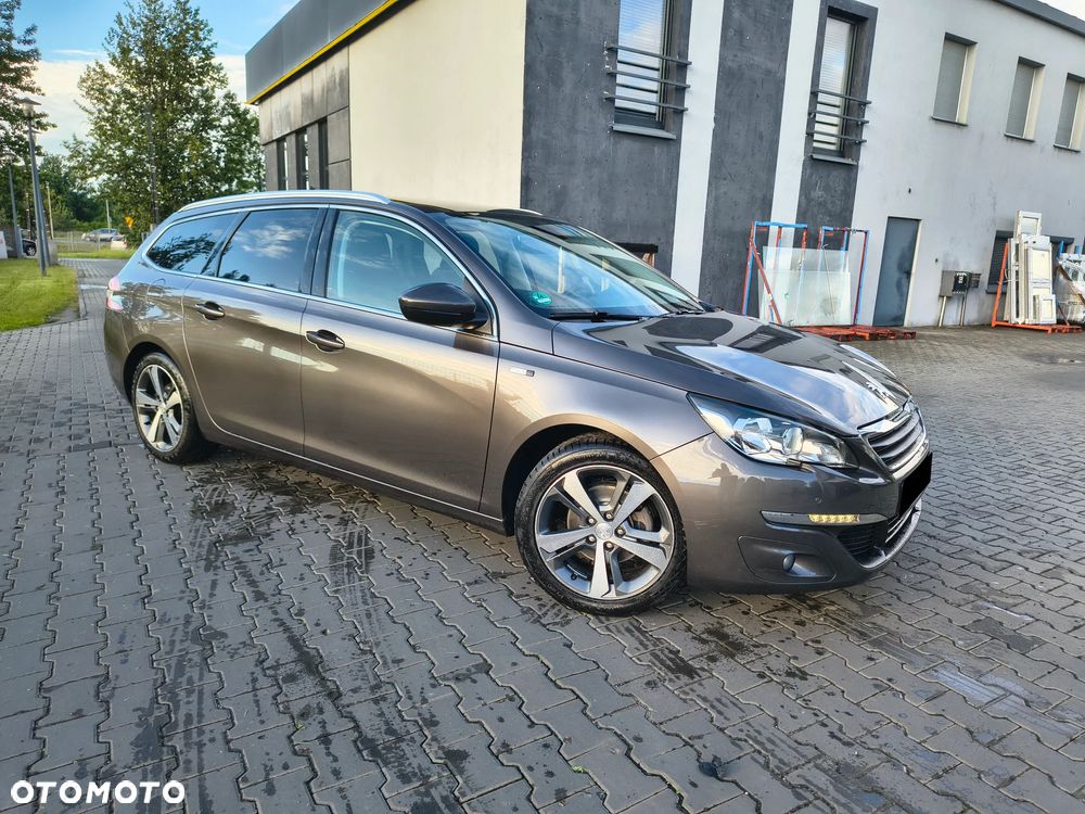 Peugeot 308 - 8