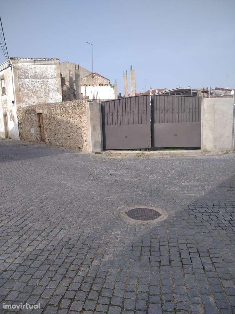 Moradia T4 para reconstrução | Crato - Grande imagem: 4/17