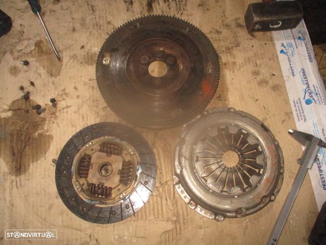 Embraiagem 699548 SKODA FABIA 2 2007 1.4I 85CV 5P AMARELO VALEO/198MM MONOMASSA SKODA FABIA 1 COMBI 6Y FASE 1 2003 1.2I 65CV 5P CINZA VALEO/198MM MONOMASSA - 1