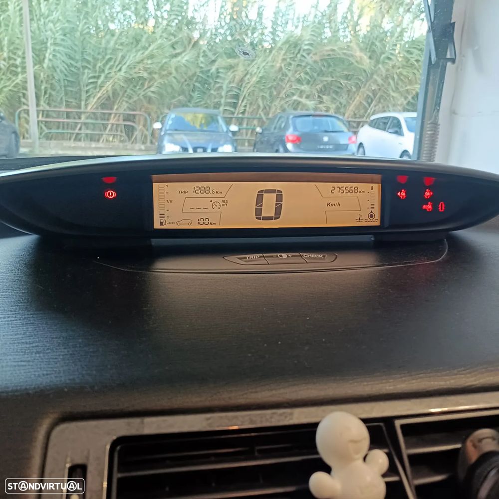 Citroën C4 1.6 HDi 110 Exclusive - 6