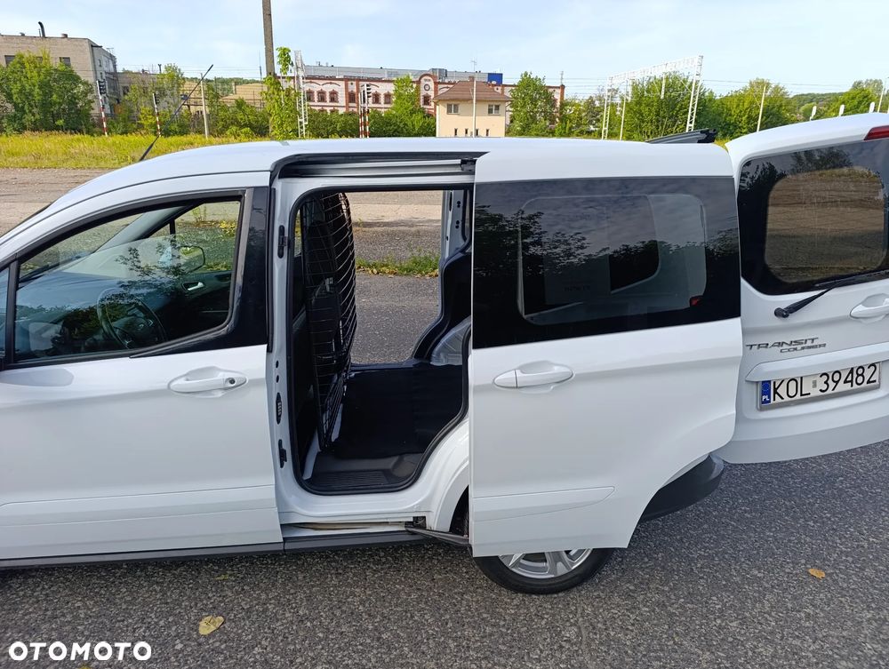 Ford Transit Courier - 13