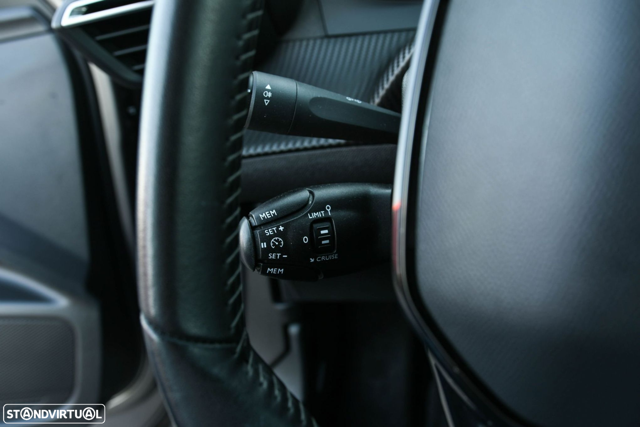 Peugeot 2008 1.2 PureTech Active Pack - 38