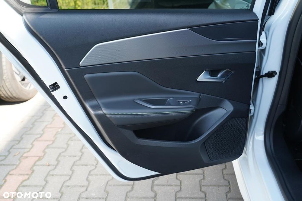 Peugeot 308 1.2 mHEV GT S&S e-DCS6 - 8