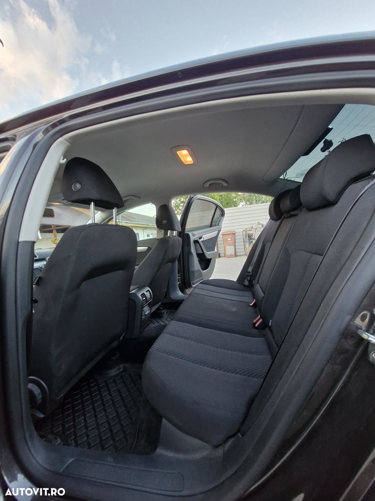 Volkswagen Passat 1.6 TDI BlueMotion - 19