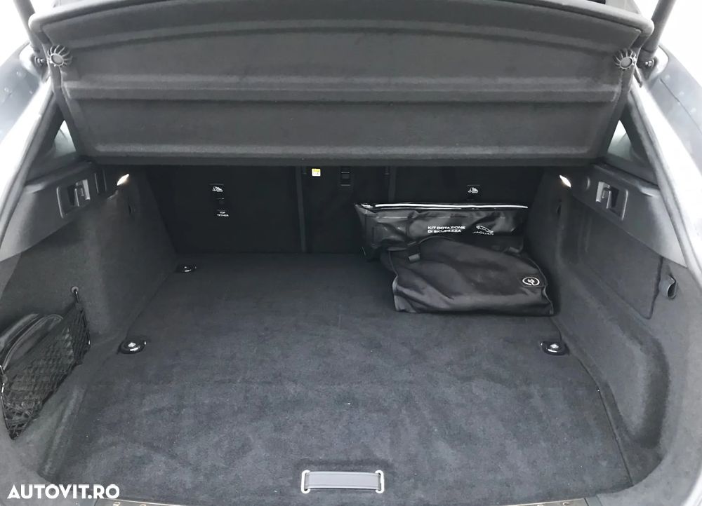 Jaguar F-Pace P400e AWD HSE - 38