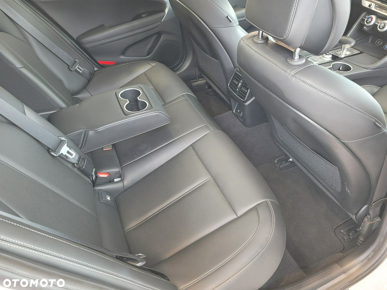 Genesis G70 - 26