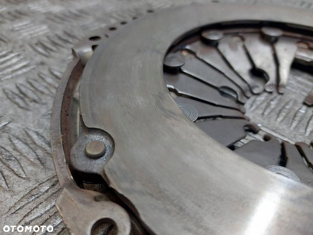 KOŁO DWUMASOWE + TARCZA + DOCISK + ŁOŻYSKO OPOROWE SKODA OCTAVIA I - 8