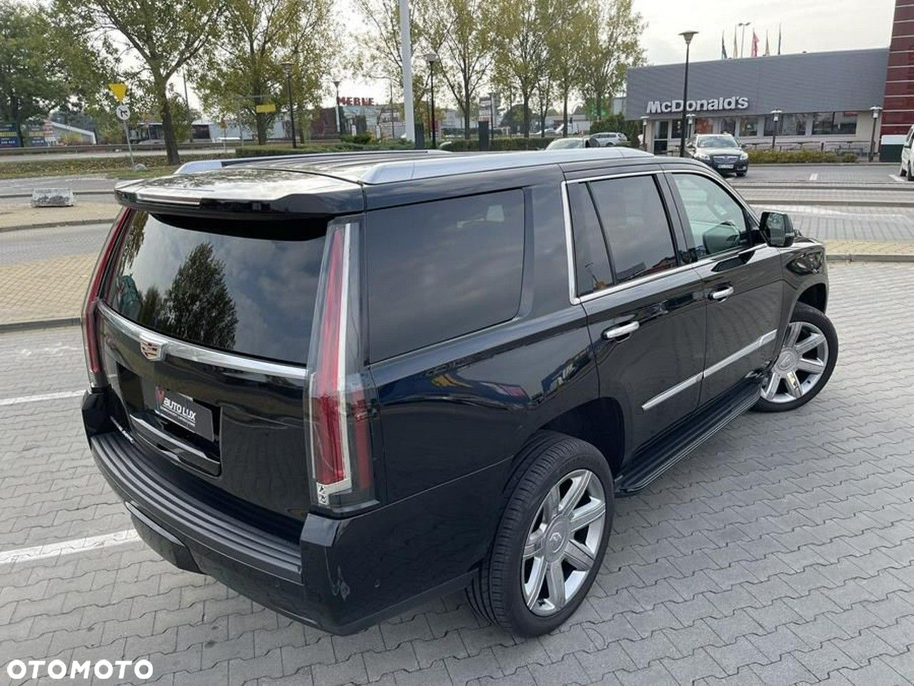 Cadillac Escalade - 9