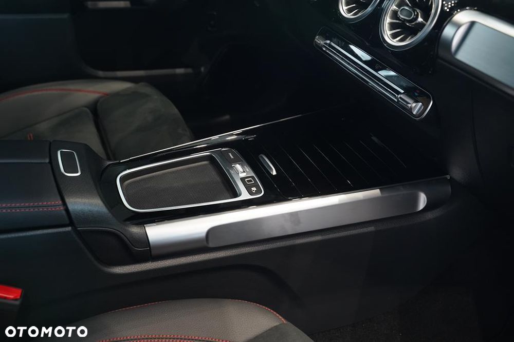 Mercedes-Benz GLB 200 mHEV AMG Line 7G-DCT - 18