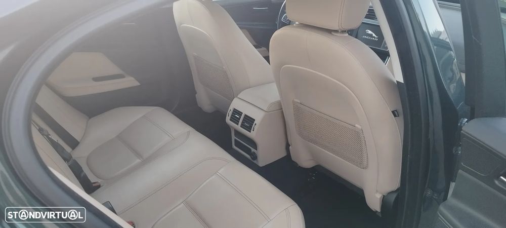 Jaguar XE 2.0 D Portfolio AWD Aut. - 15