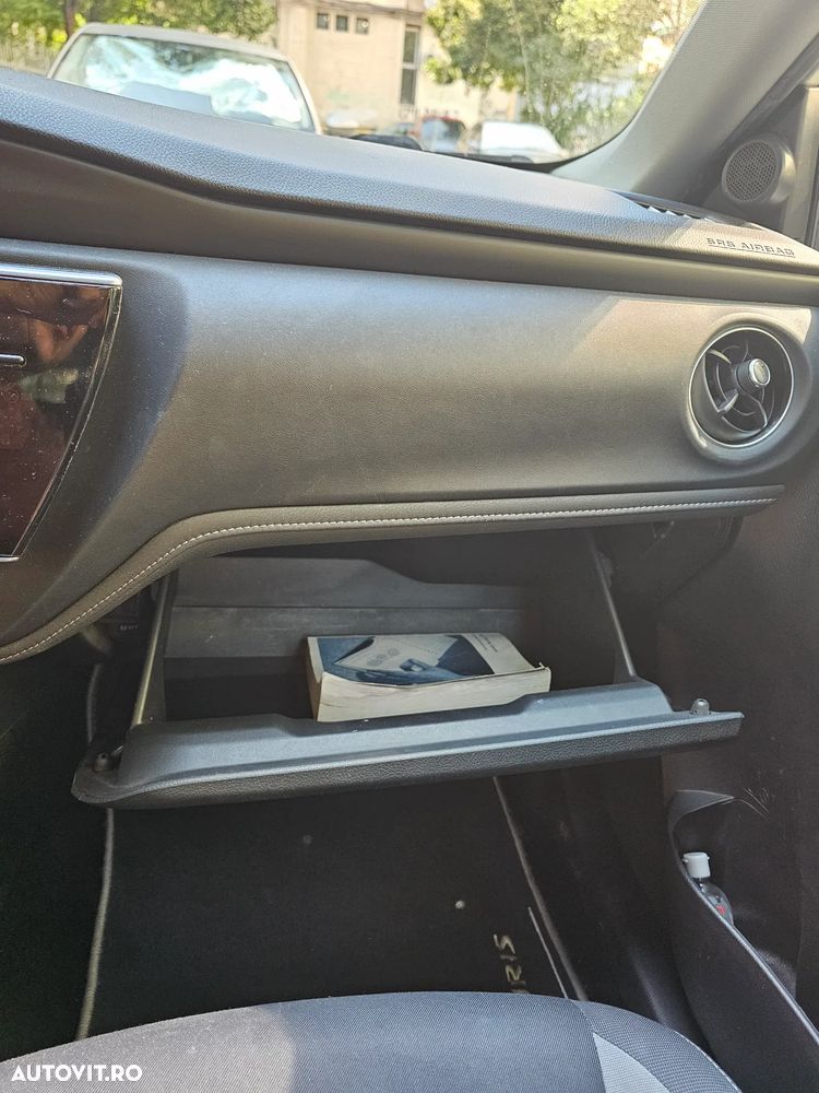 Toyota Auris 1.8 L VVT-i Luna - 22