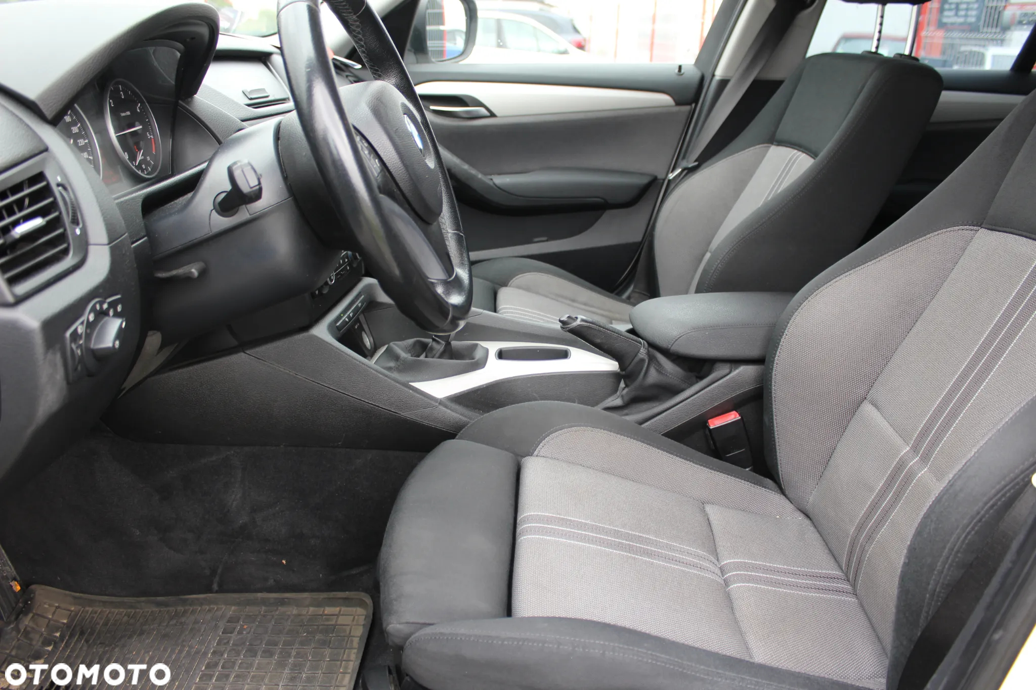 BMW X1 sDrive18d - 11