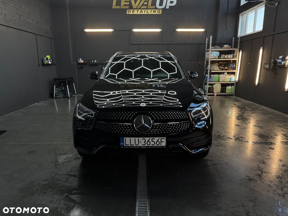 Mercedes-Benz GLC 300 4Matic 9G-TRONIC AMG Line - 2