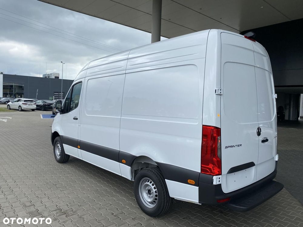 Mercedes-Benz Sprinter - 9