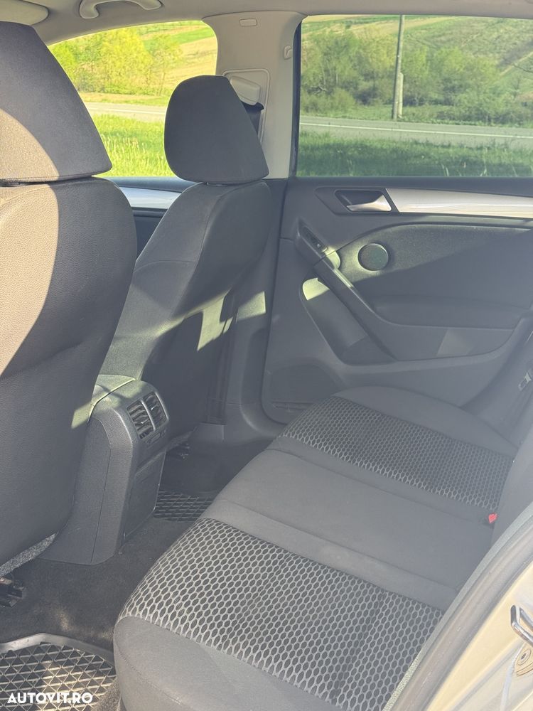 Volkswagen Golf - 8