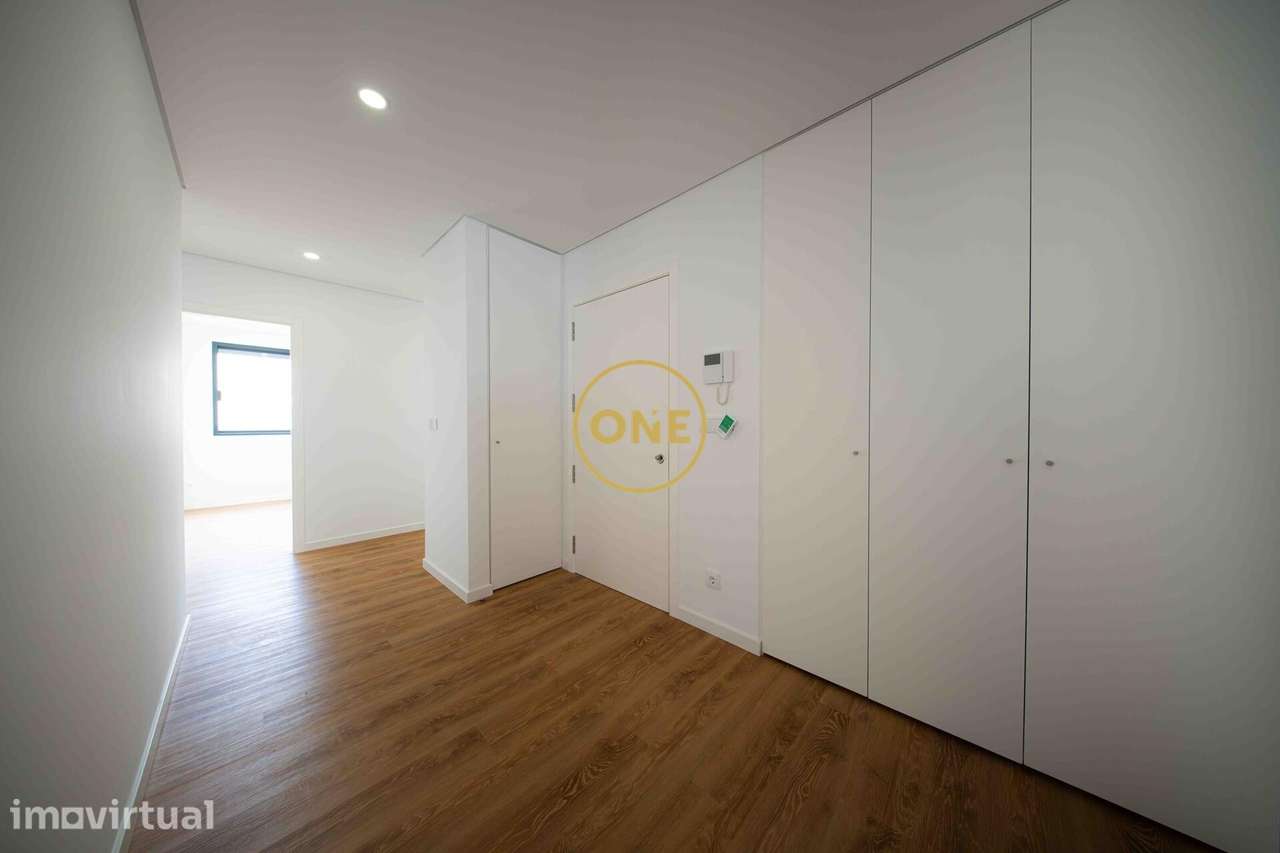 Apartamento T3 Novo | Paim | Garagem | Elevador | Varanda - Grande imagem: 3/20