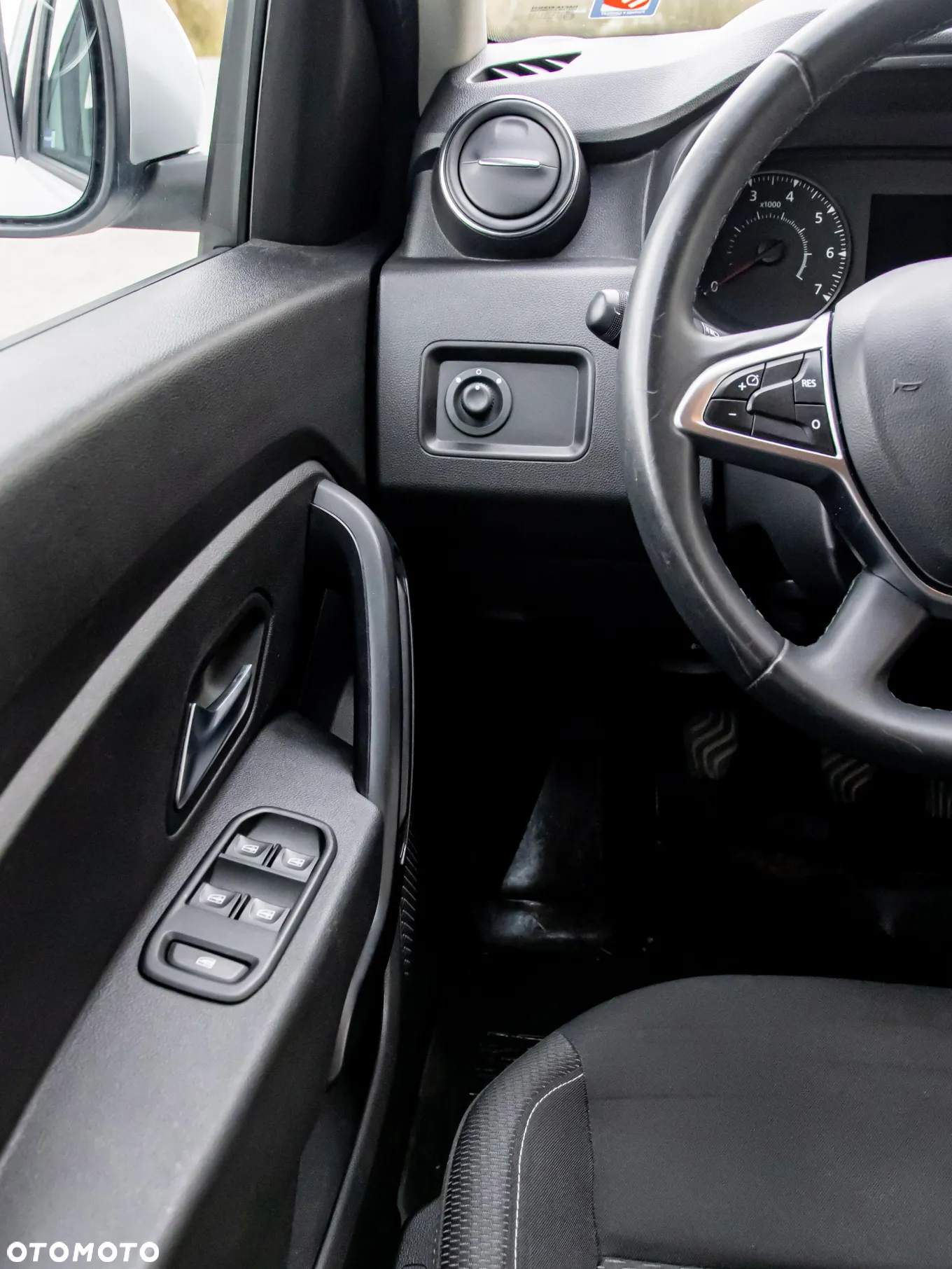 Dacia Duster 1.6 SCe Access S&S - 22