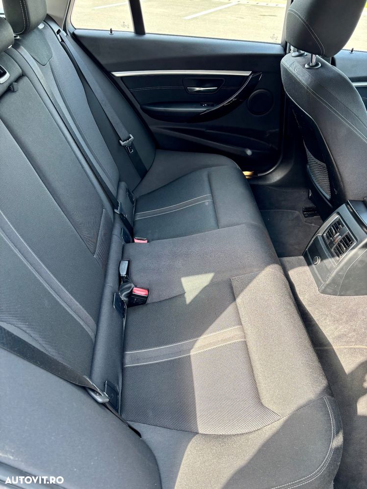 BMW Seria 3 318i Aut. Sport Line - 13