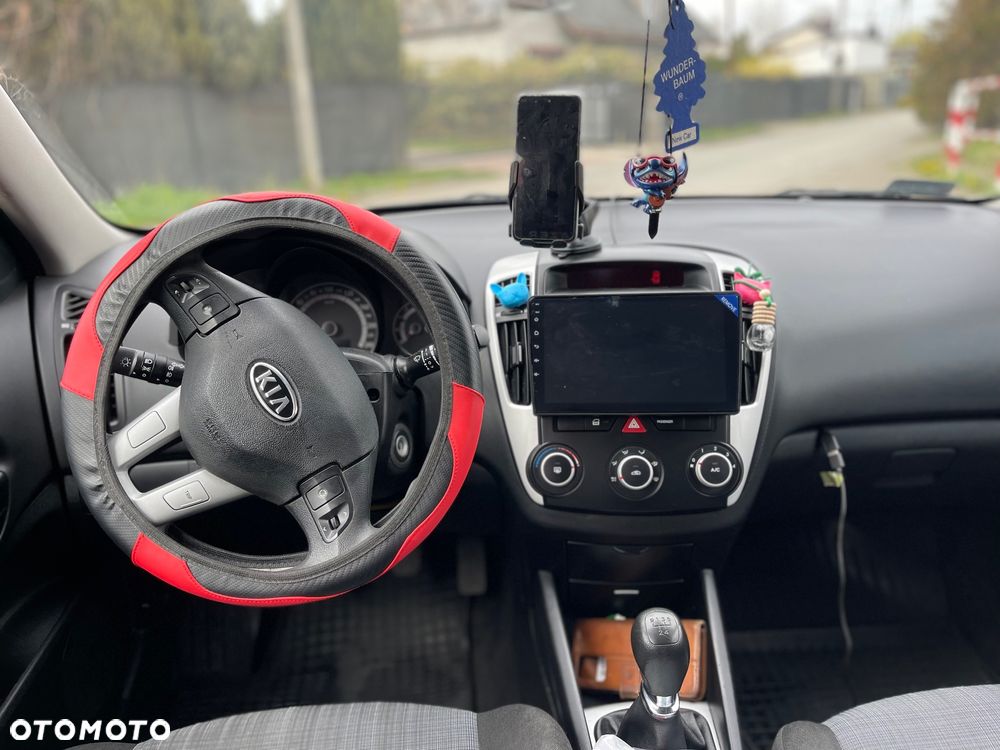 Kia Ceed - 10