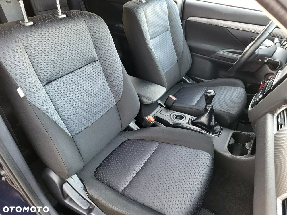 Mitsubishi Outlander - 18