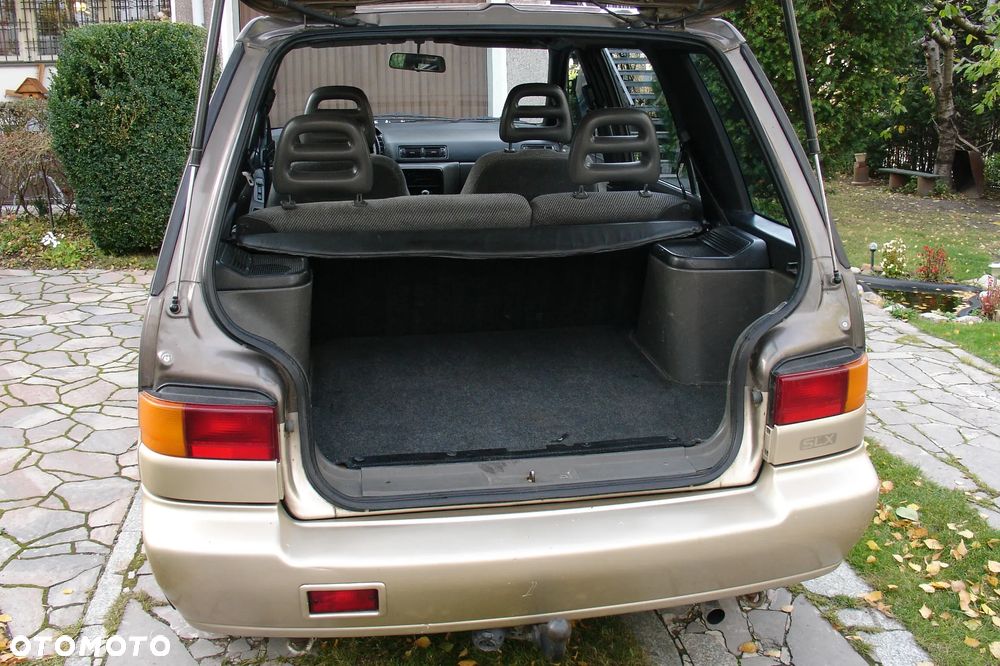 Nissan Prairie 2.0 SLX 5os - 16