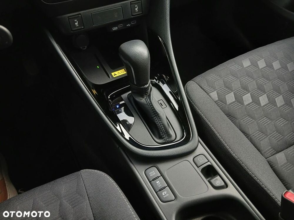 Toyota Yaris Hybrid 1.5 Style - 22
