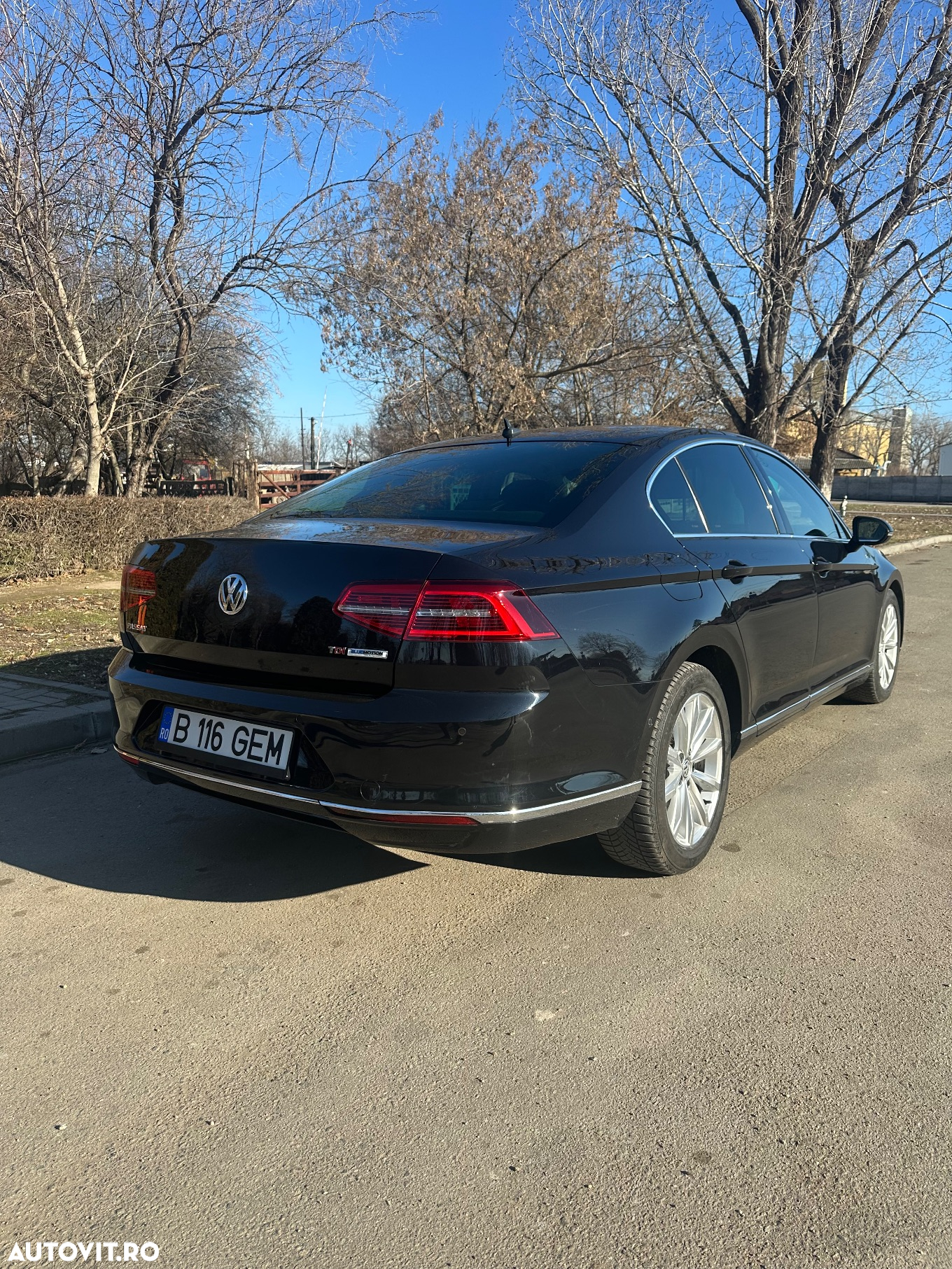 Volkswagen Passat - 4