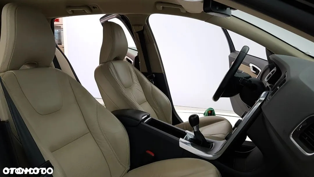 Volvo V60 T3 Summum - 20