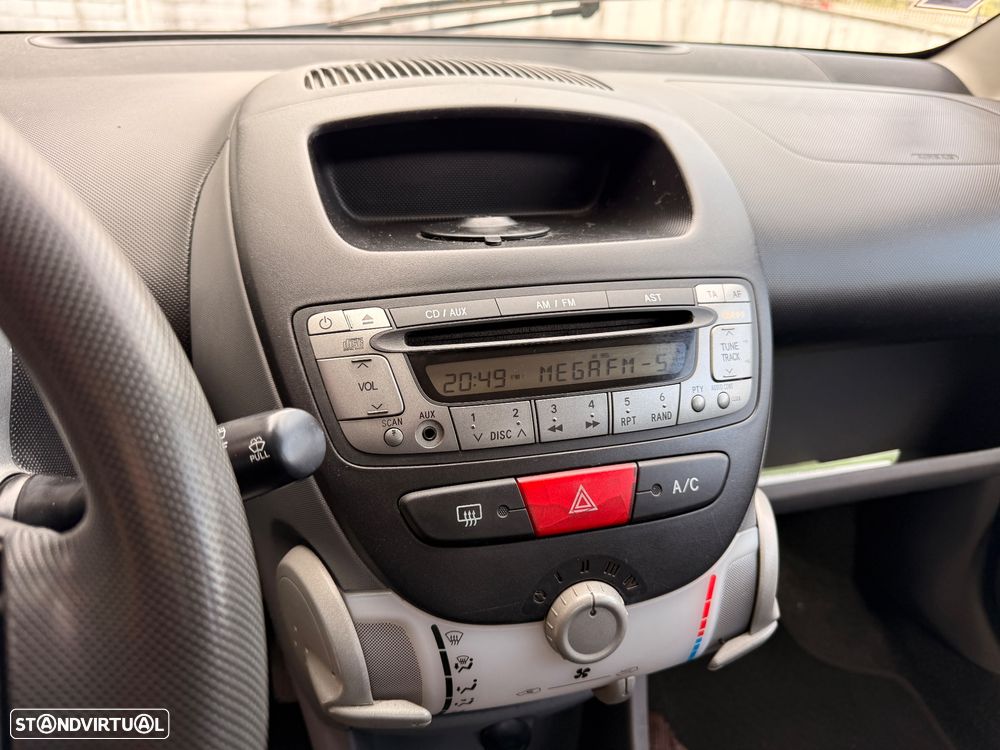 Peugeot 107 1.0 Urban - 17