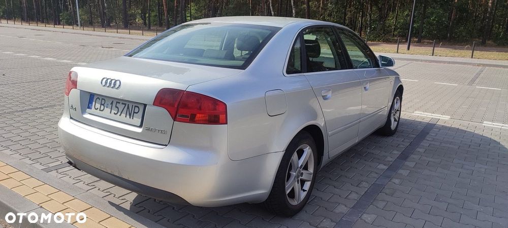 Audi A4 Limousine - 1