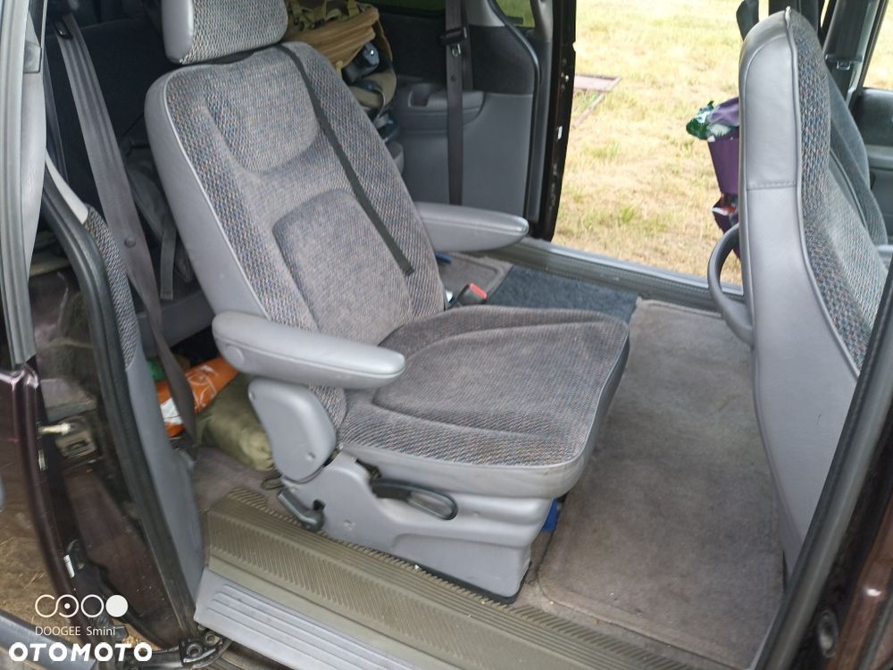 Dodge Grand Caravan - 8