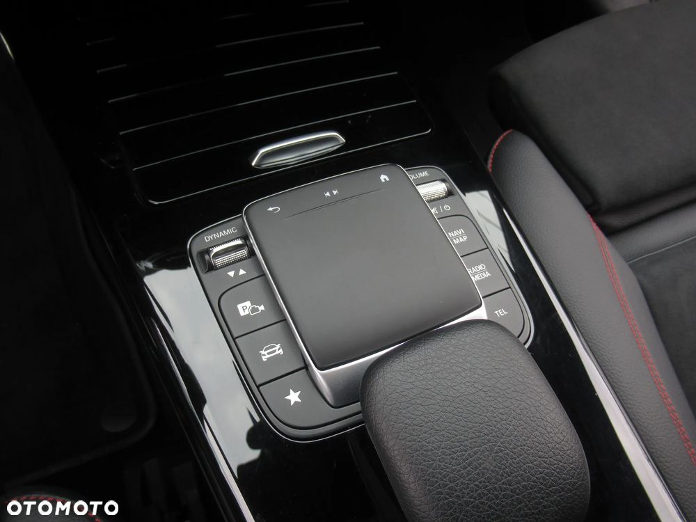 Mercedes-Benz CLA 200 AMG Line 7G-DCT - 16