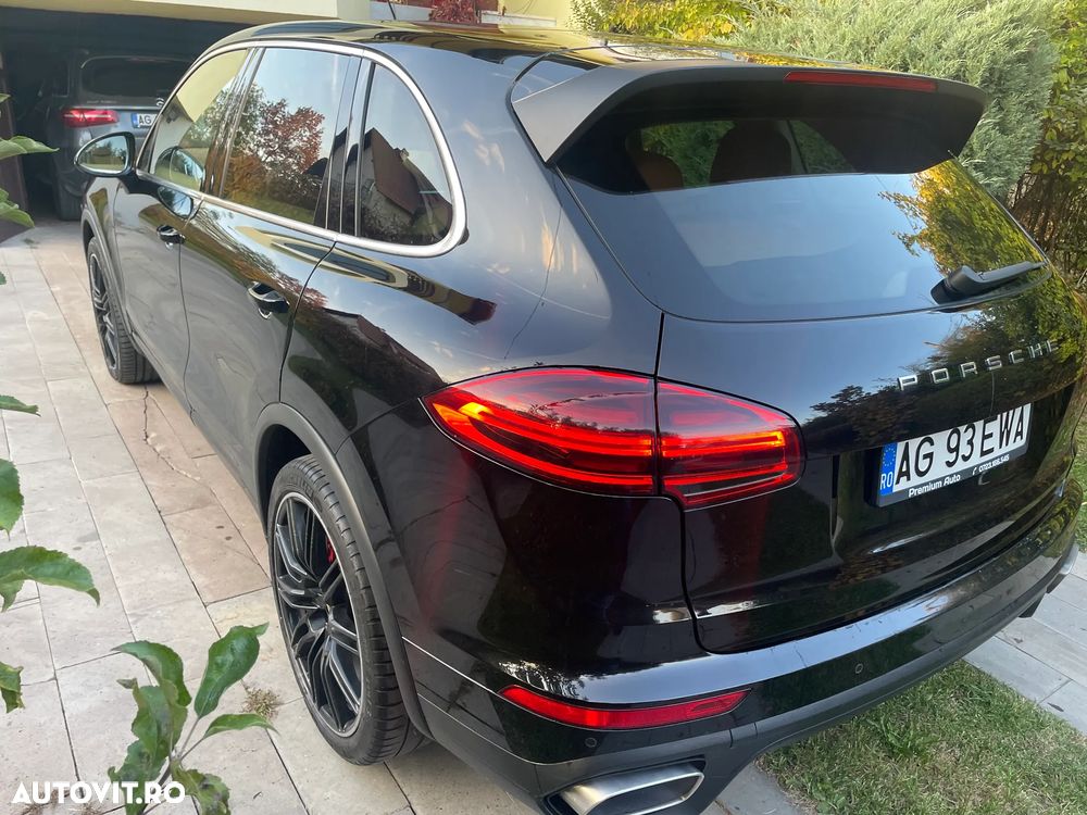 Porsche Cayenne 3.0 L - 6