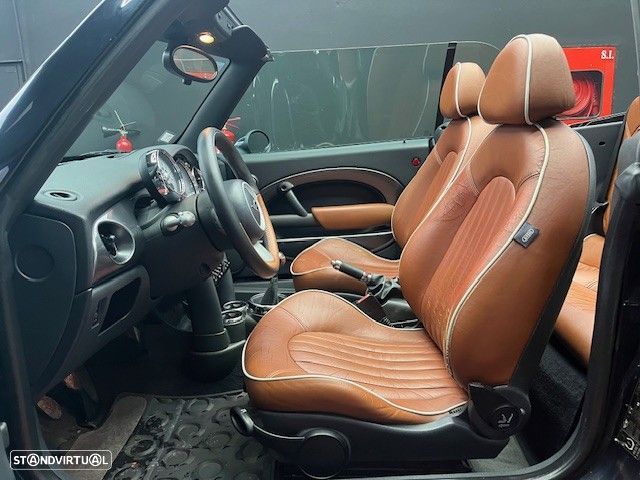 MINI Cabrio One Sidewalk - 14